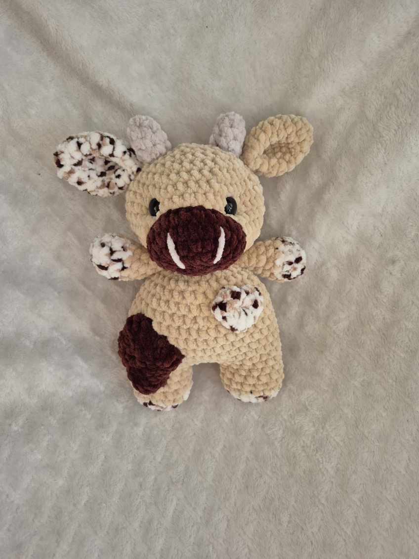Vache d’Aubrac beige au crochet