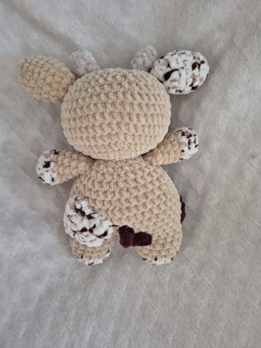 Vache d’Aubrac beige au crochet